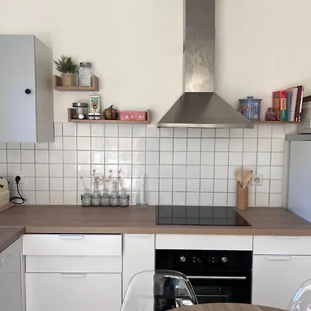 Hébergement de vacances Jolie Maison Avec Jardin, 2 Saint-Jean-de-Fos